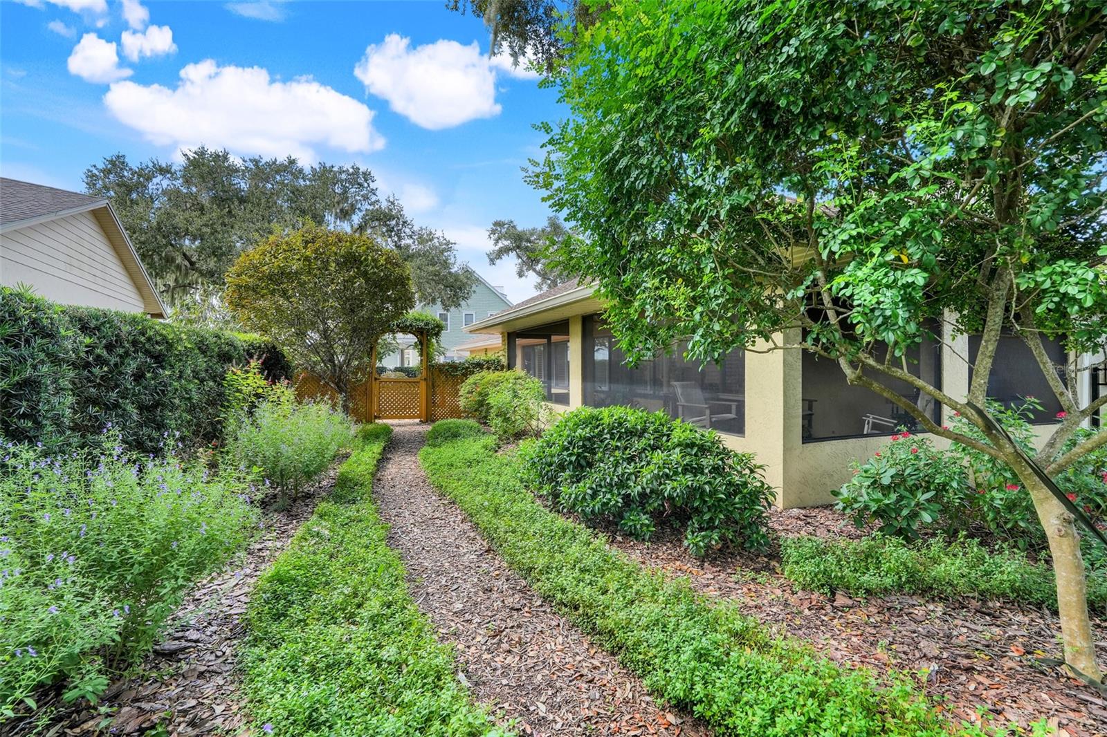 Image 34 of 39 For 721 Lakeshore Drive