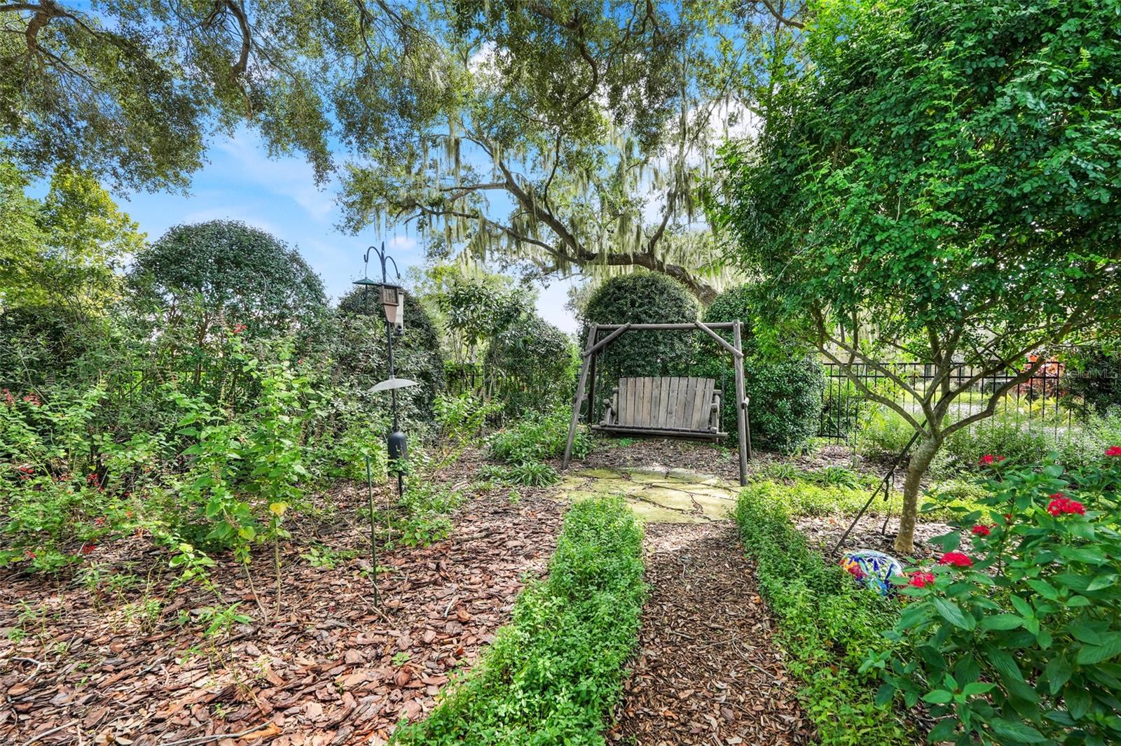 Image 35 of 39 For 721 Lakeshore Drive