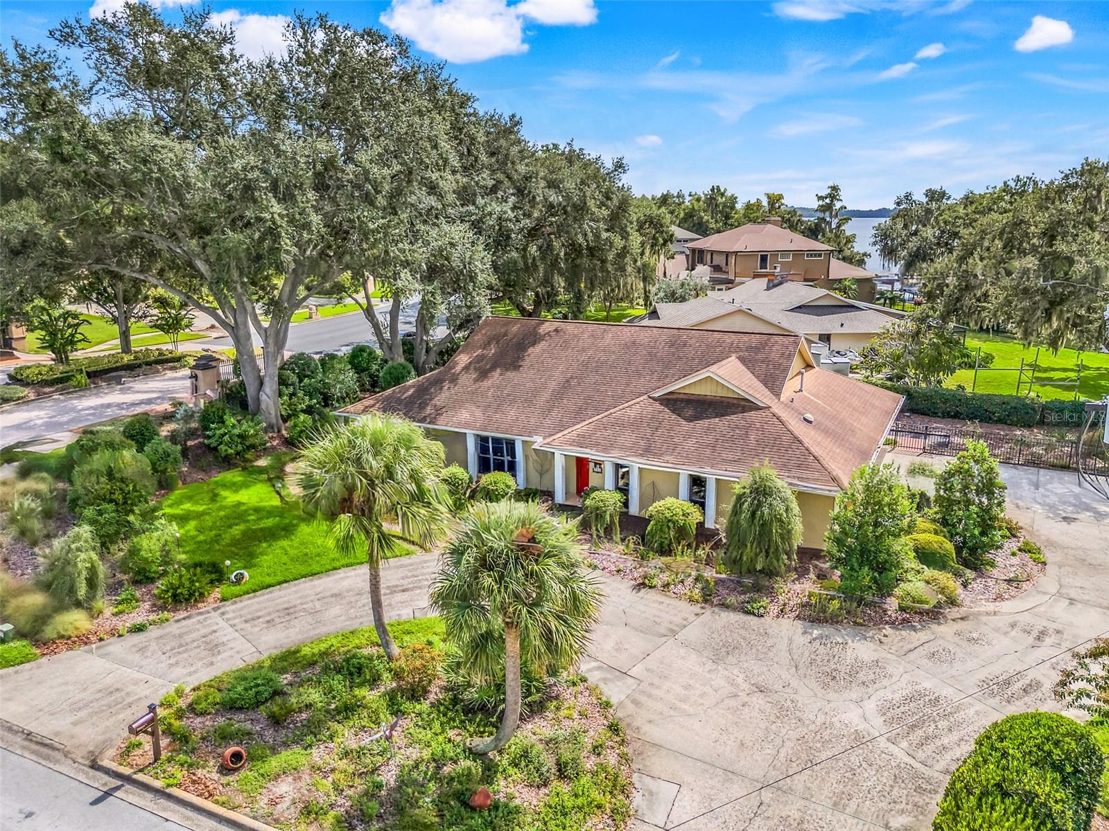 Image 5 of 39 For 721 Lakeshore Drive