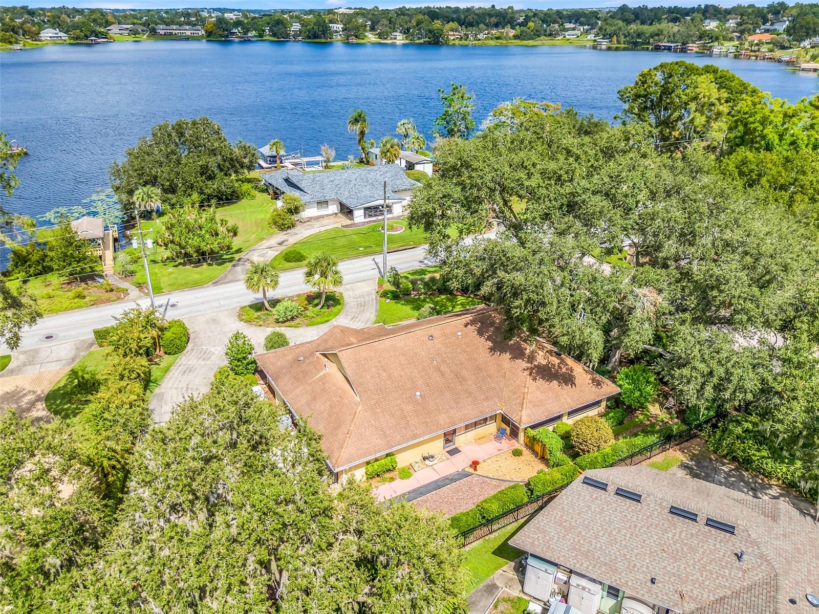 Image 7 of 39 For 721 Lakeshore Drive