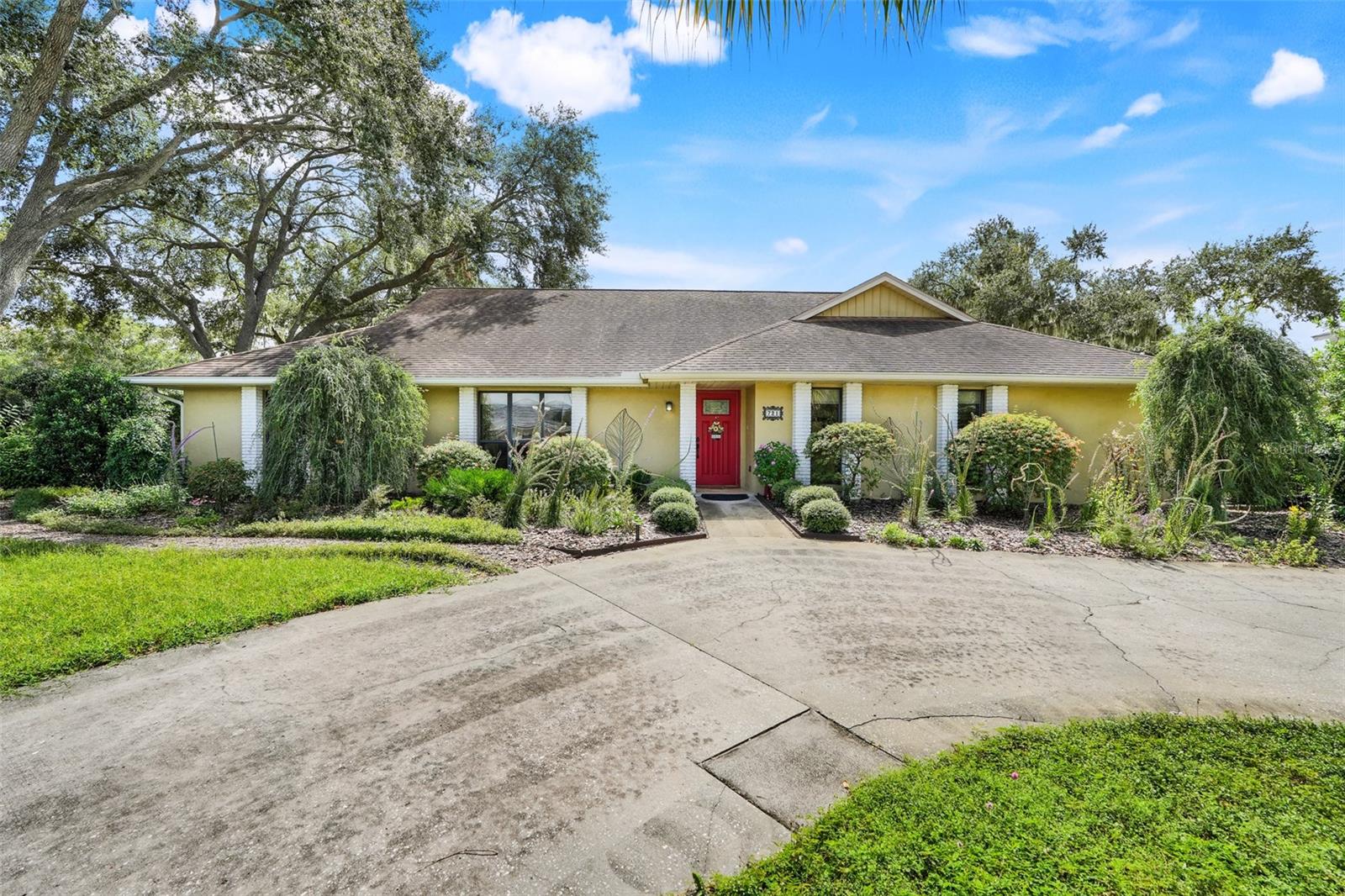 Image 8 of 39 For 721 Lakeshore Drive