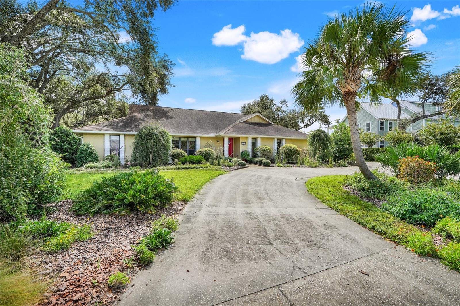 Image 9 of 39 For 721 Lakeshore Drive