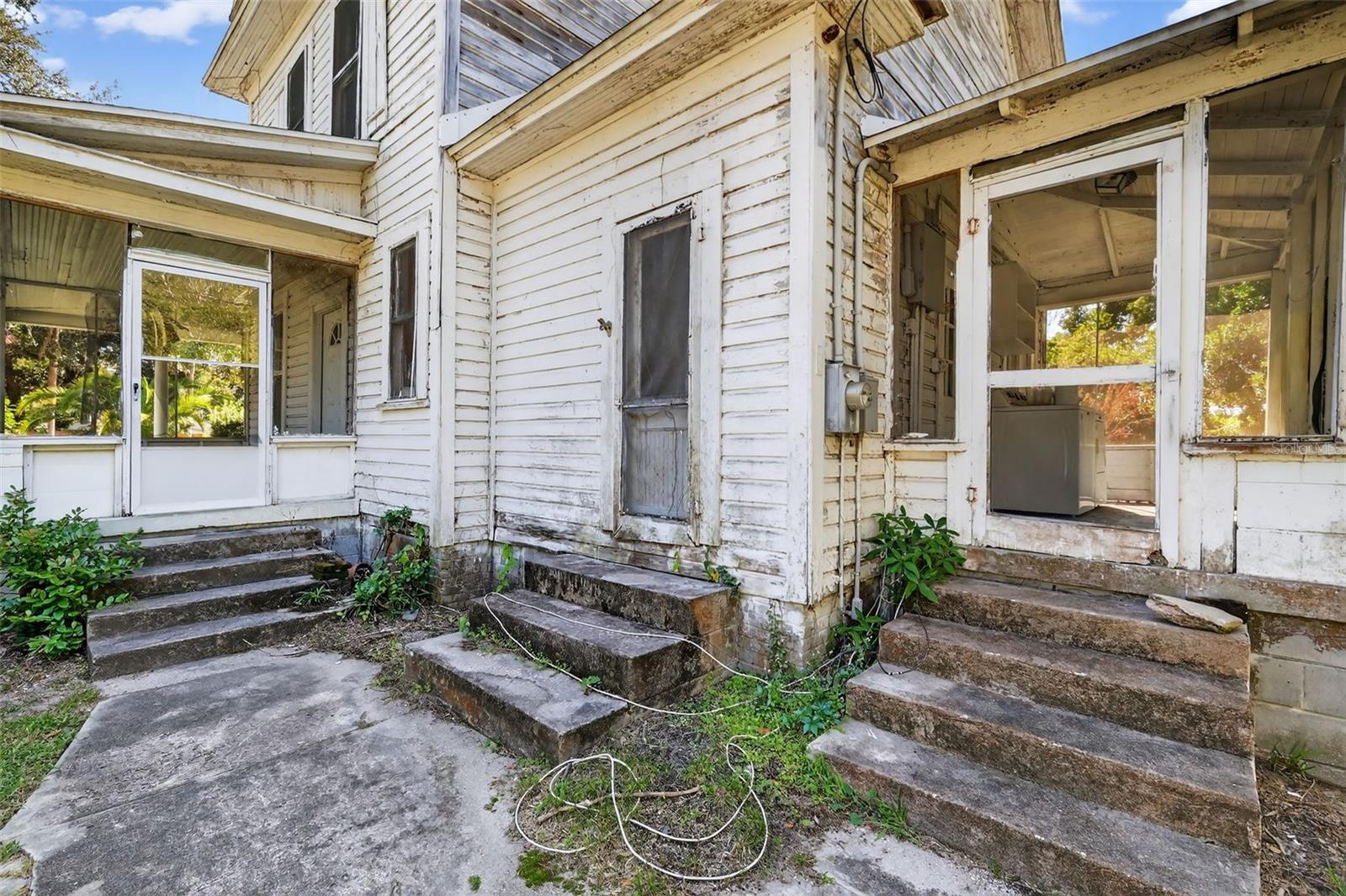 Image 11 of 38 For 102 Trowell Avenue