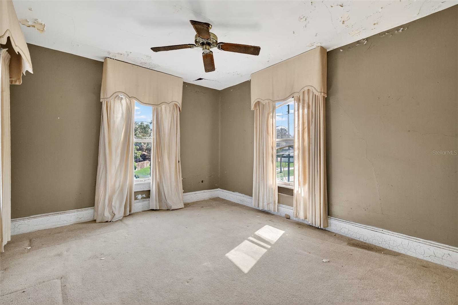 Image 28 of 38 For 102 Trowell Avenue