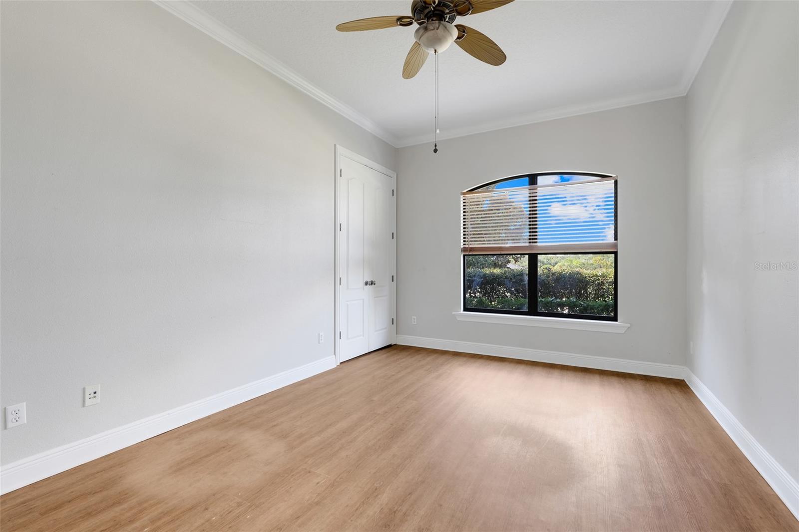 Image 22 of 53 For 16846 Florence View Drive