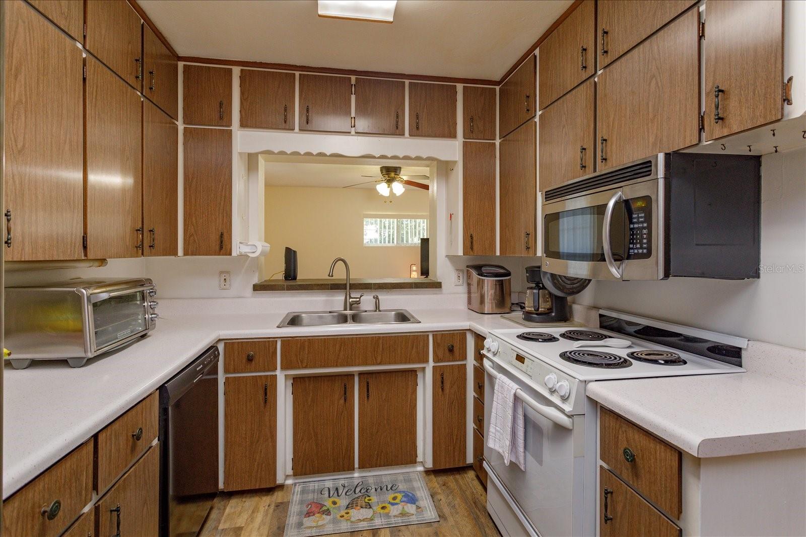 Image 10 of 33 For 5527 Imperial Avenue