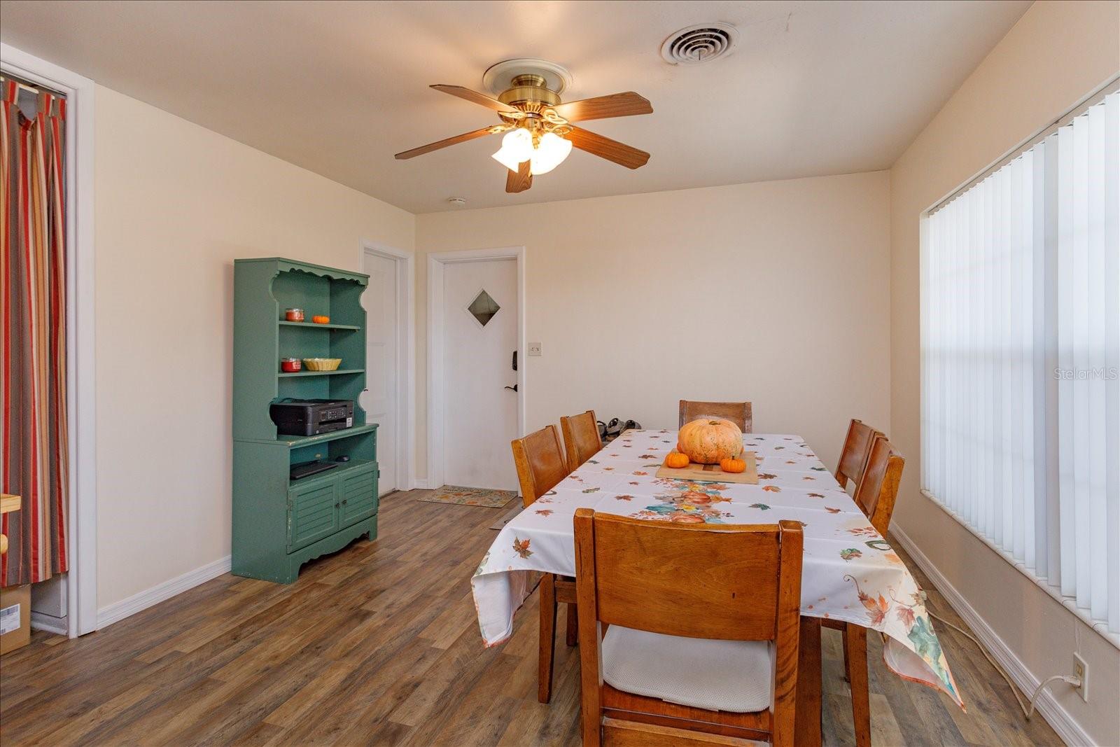 Image 11 of 33 For 5527 Imperial Avenue
