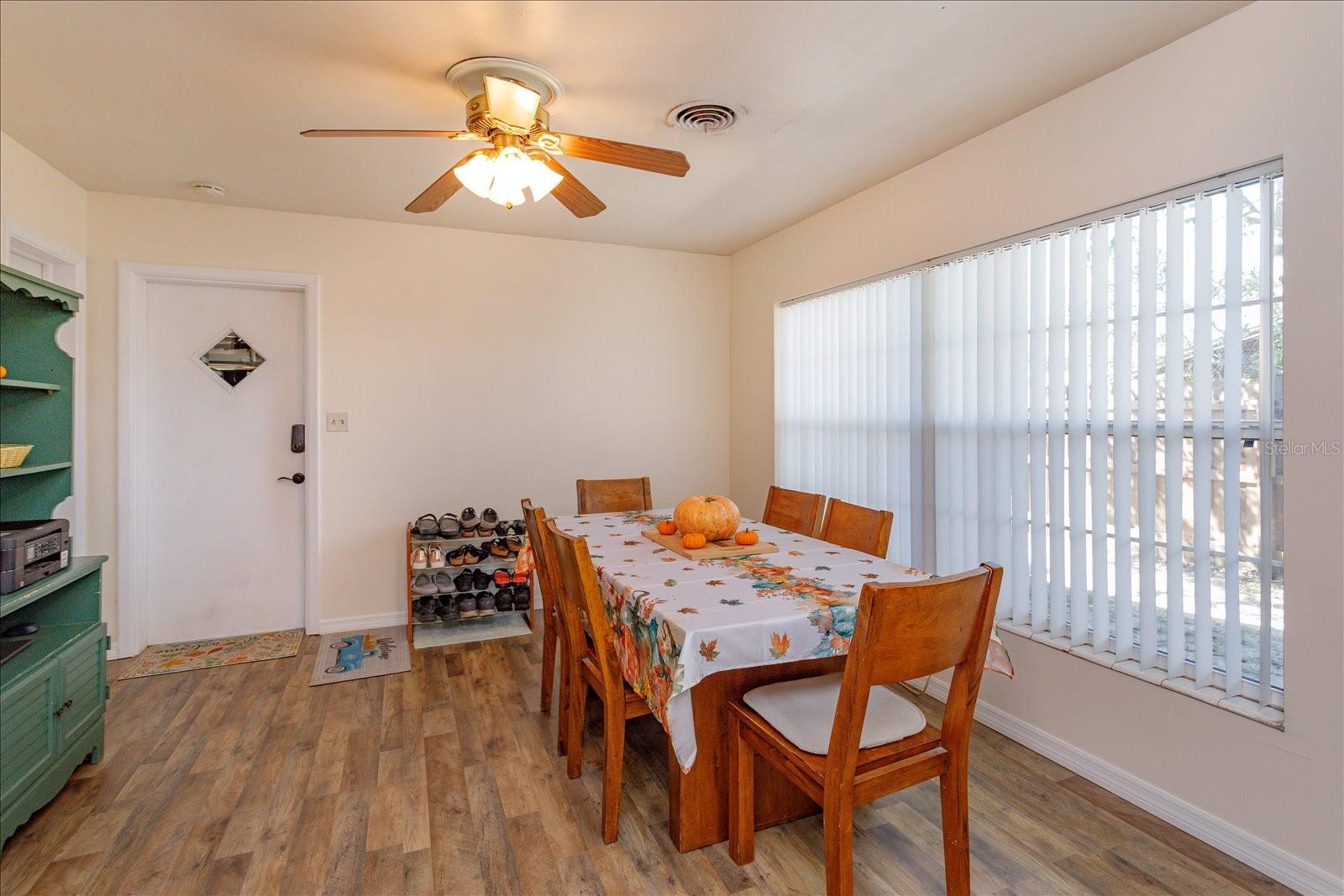 Image 12 of 33 For 5527 Imperial Avenue