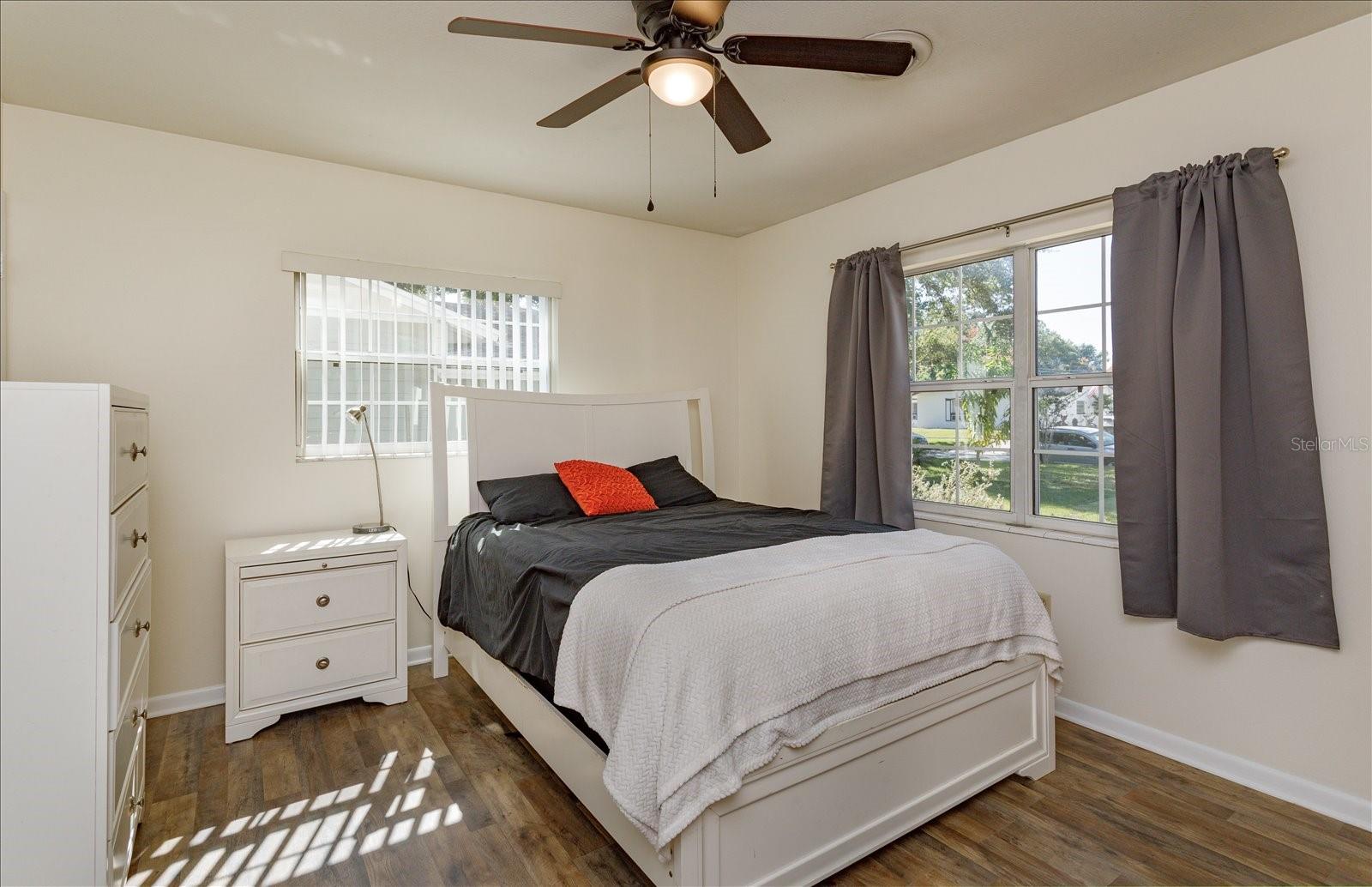 Image 21 of 33 For 5527 Imperial Avenue