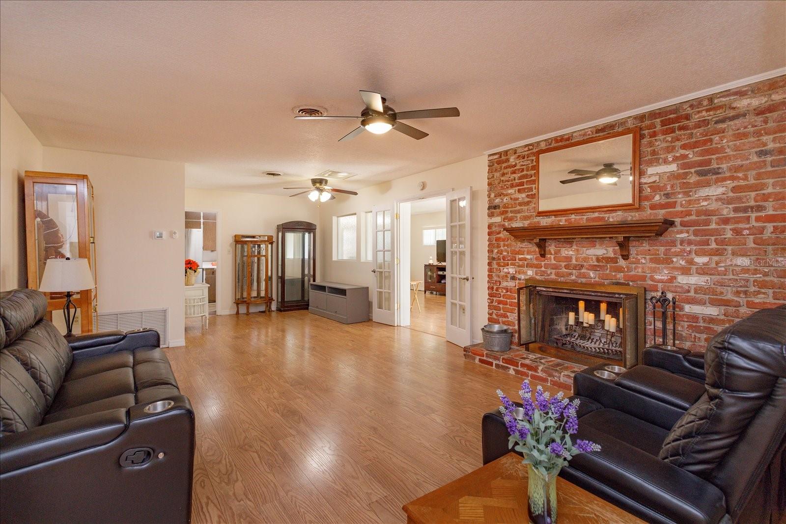 Image 4 of 33 For 5527 Imperial Avenue