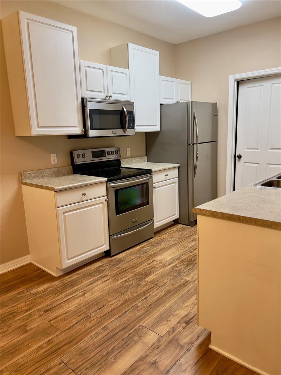 Image 2 of 11 For 1007 Hemingway Circle 1007