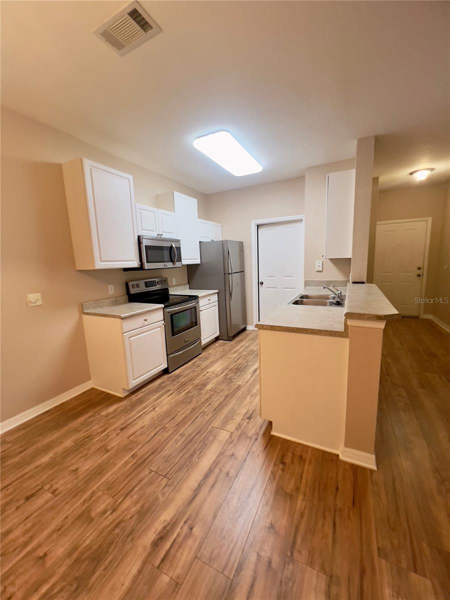 Image 4 of 11 For 1007 Hemingway Circle 1007