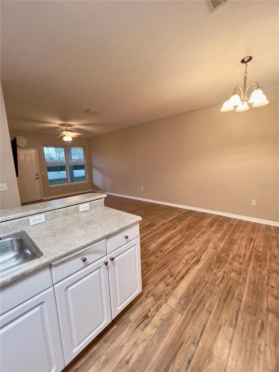 Image 5 of 11 For 1007 Hemingway Circle 1007