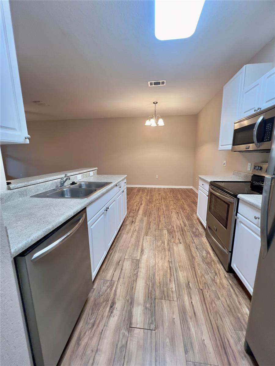 Image 6 of 11 For 1007 Hemingway Circle 1007