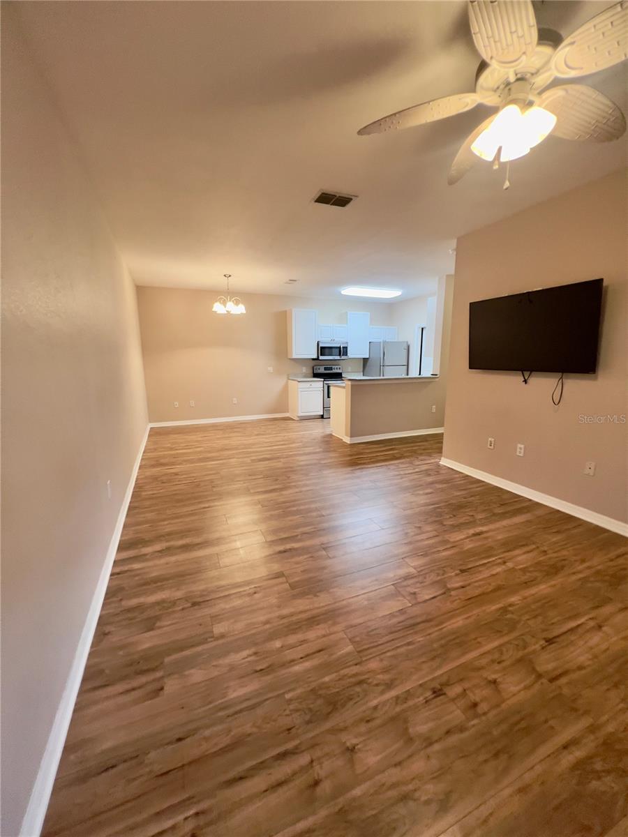 Image 8 of 11 For 1007 Hemingway Circle 1007