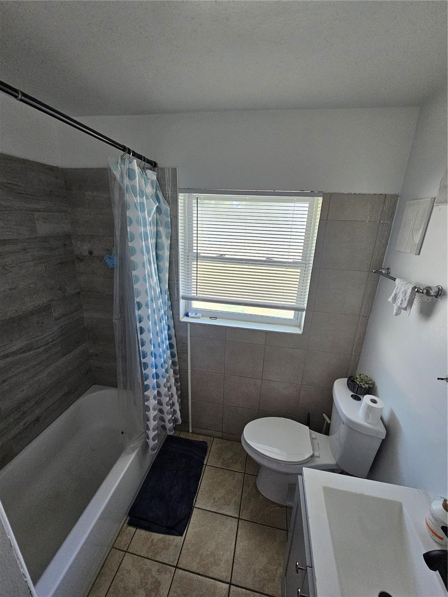 Image 11 of 19 For 1042 Hillcrest Drive