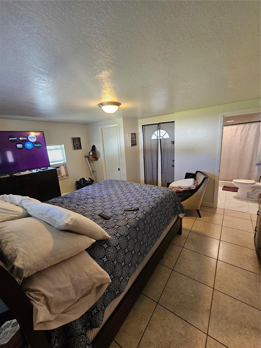 Image 15 of 19 For 1042 Hillcrest Drive