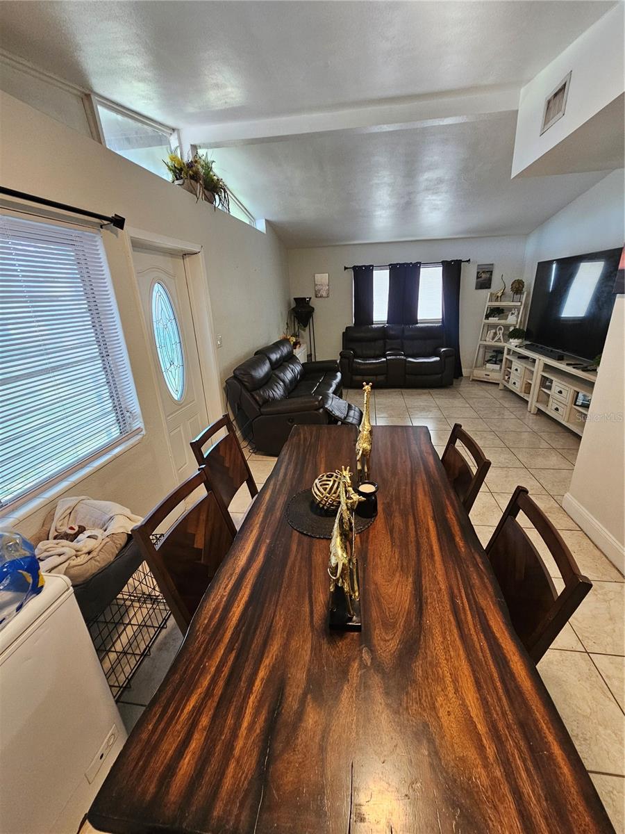 Image 6 of 19 For 1042 Hillcrest Drive