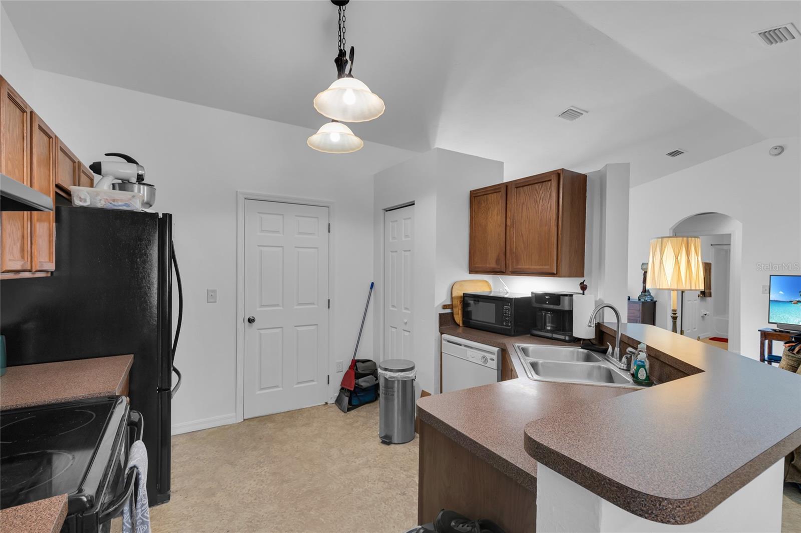 Image 13 of 31 For 10 Sequoia Drive Trace