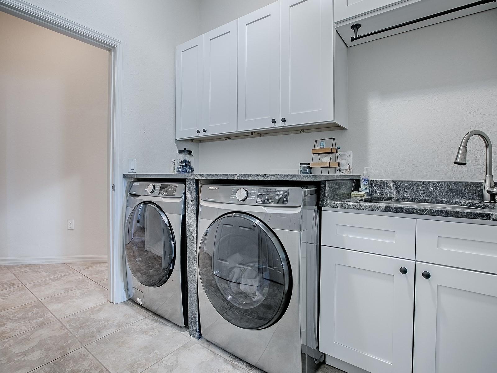 Image 10 of 70 For 564 Dowling Circle