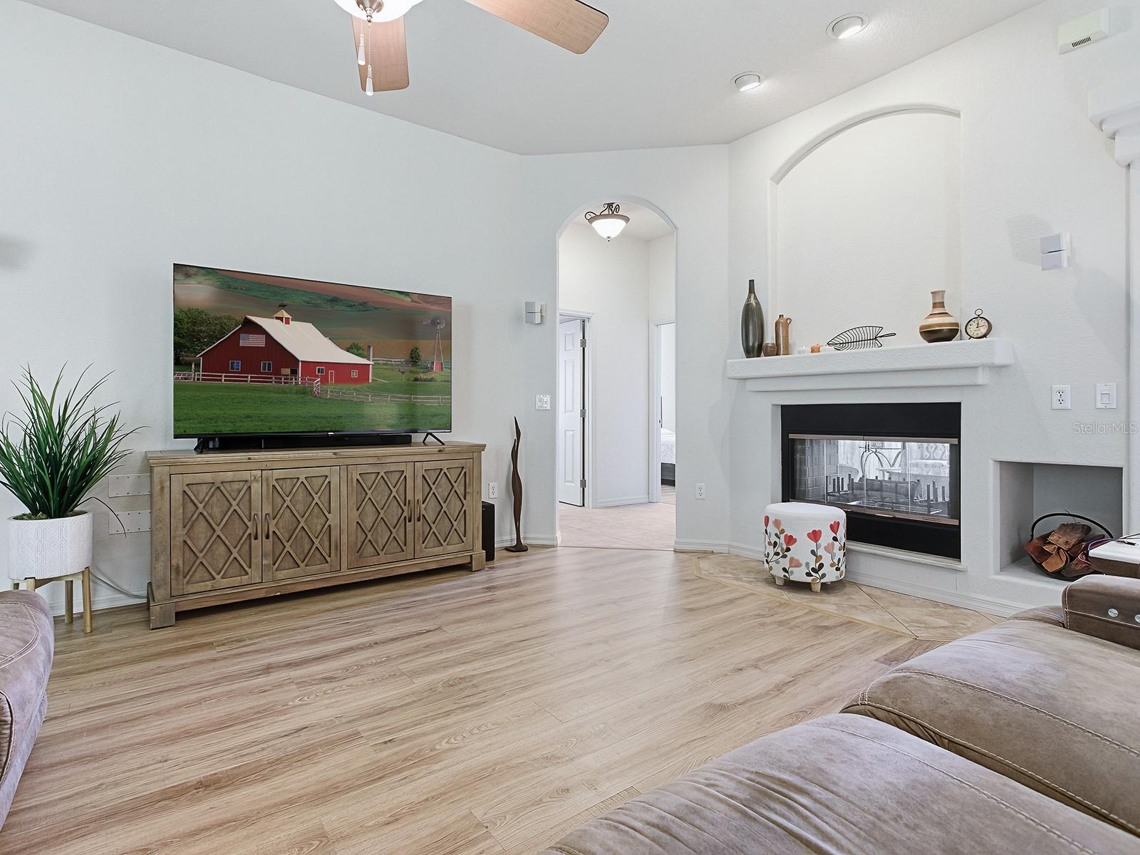 Image 13 of 70 For 564 Dowling Circle