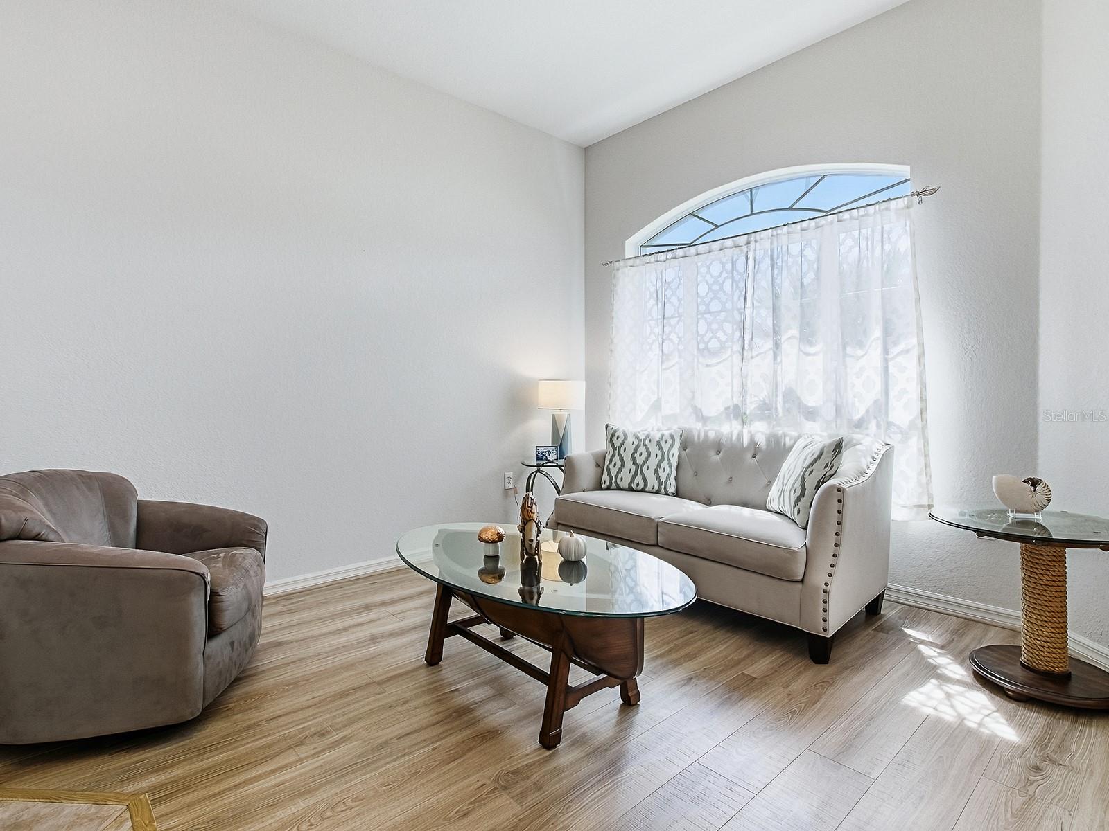 Image 15 of 70 For 564 Dowling Circle