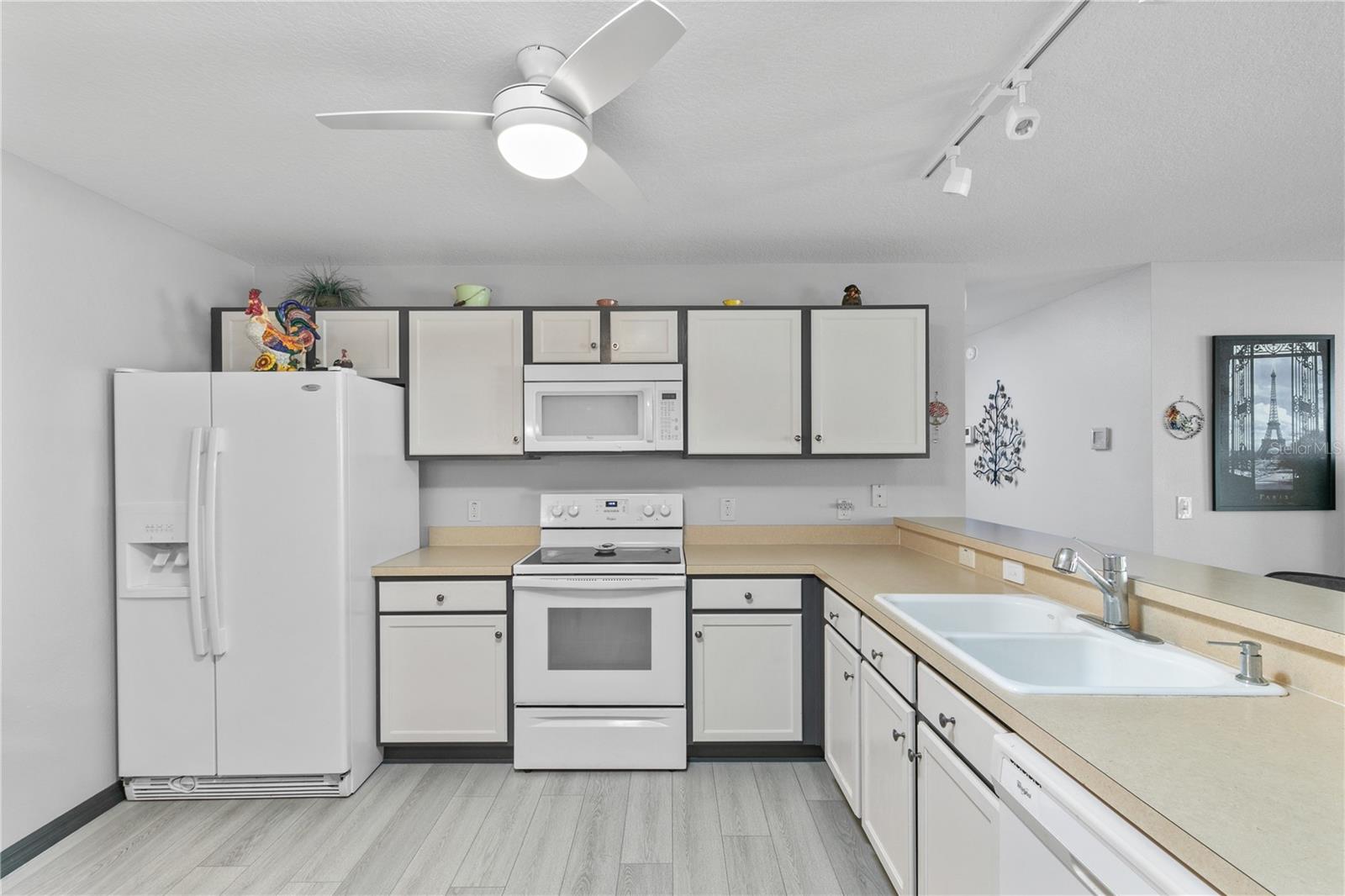 Image 11 of 42 For 3374 Castlegate Court