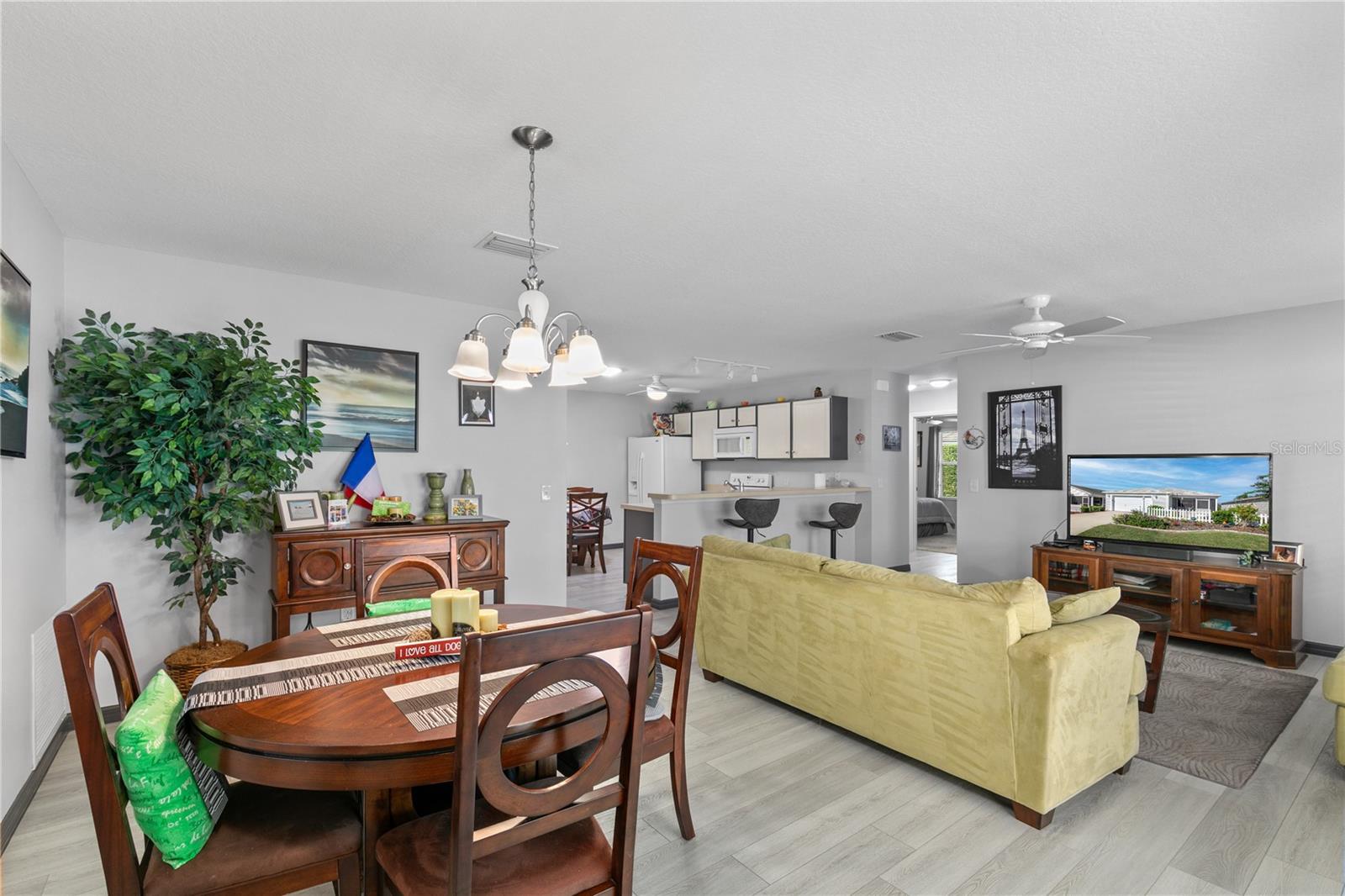 Image 6 of 42 For 3374 Castlegate Court