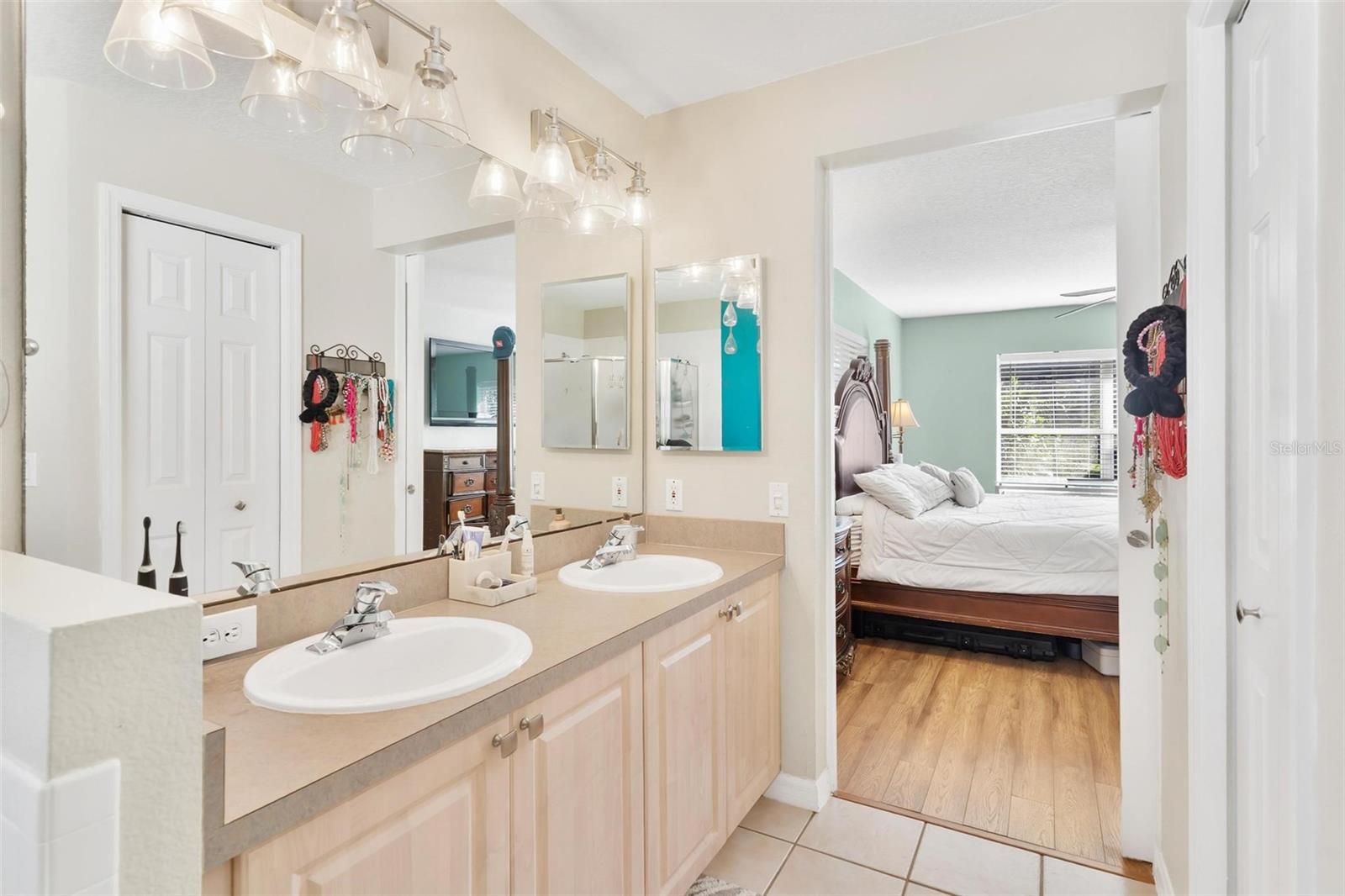 Image 17 of 36 For 1041 Vassar Drive