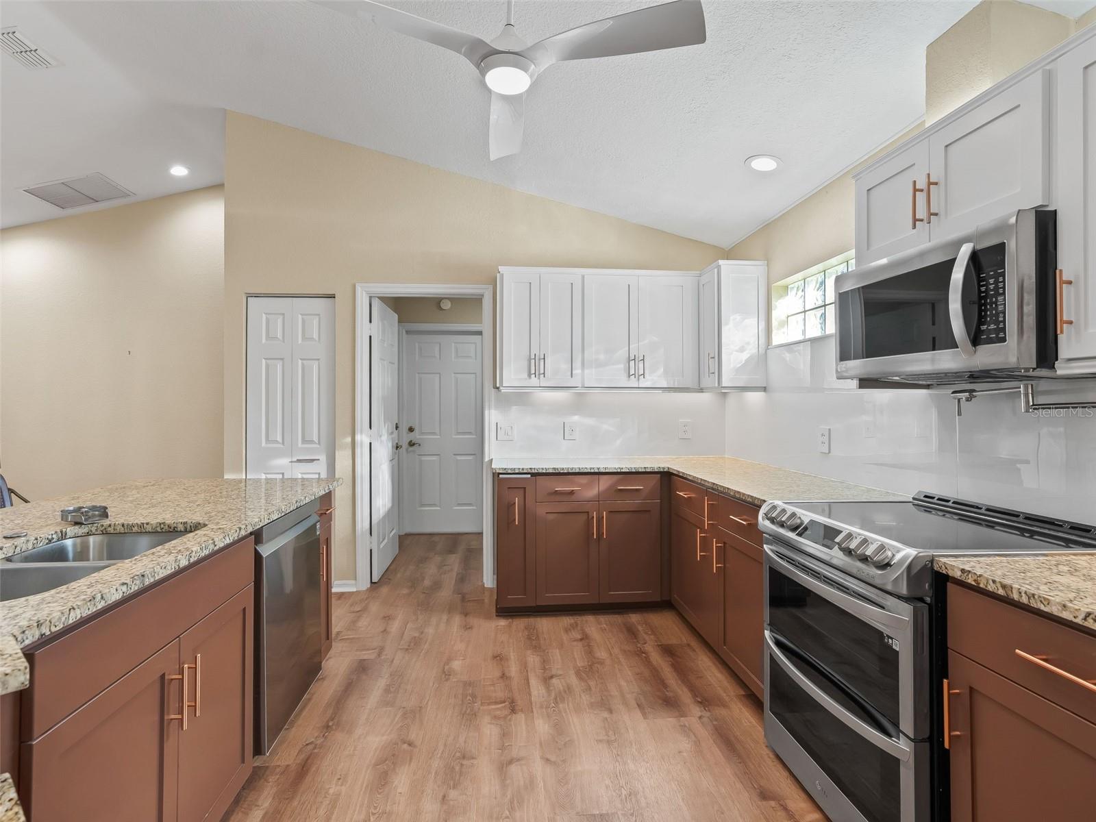 Image 21 of 74 For 11396 178th Place