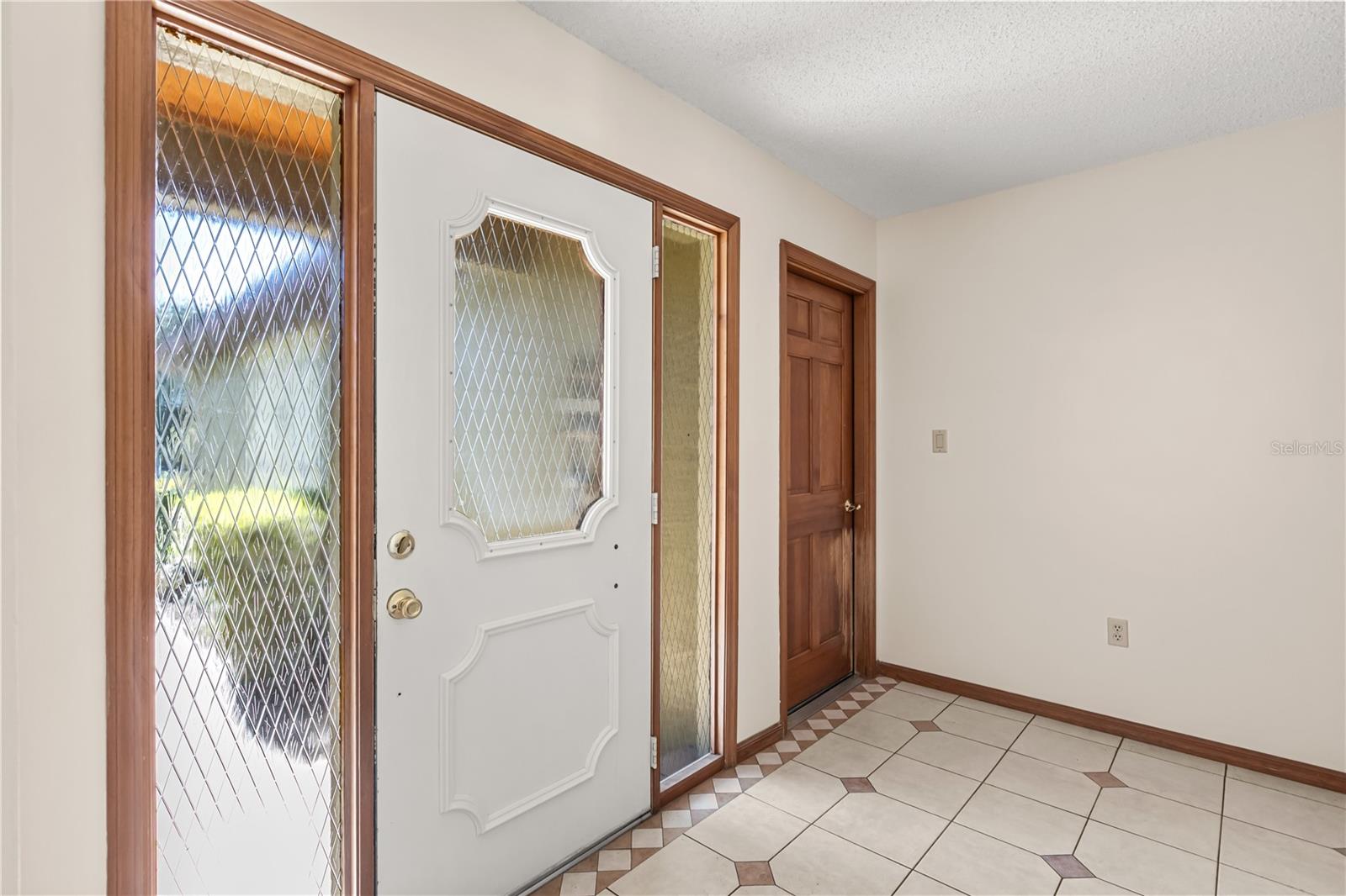 Image 4 of 50 For 4133 Bair Avenue