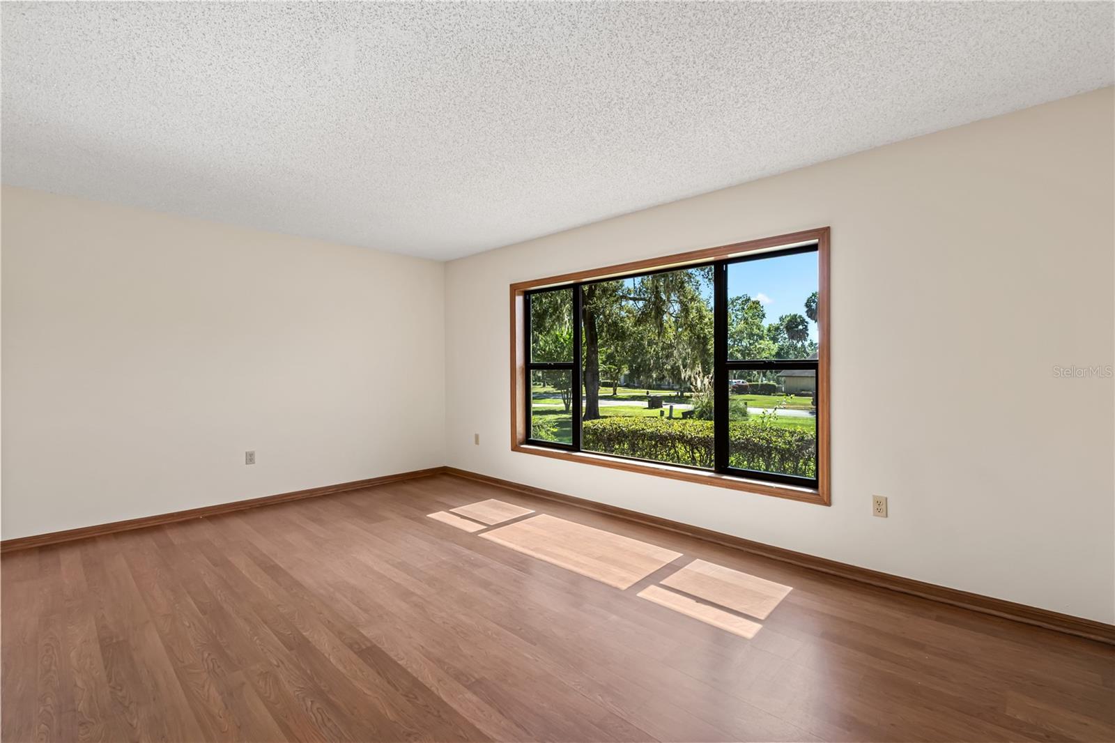 Image 5 of 50 For 4133 Bair Avenue