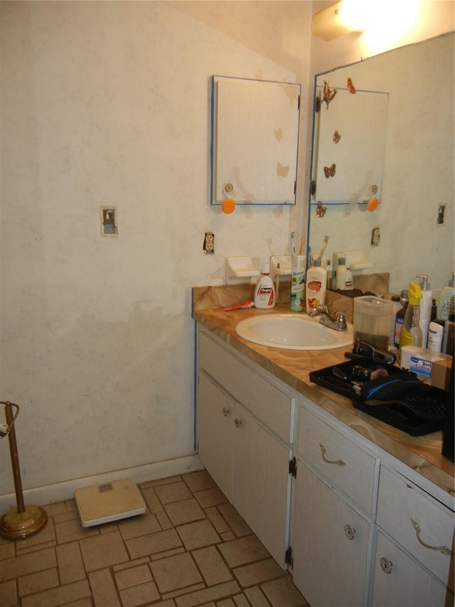 Image 10 of 16 For 11744 Fairmont Avenue