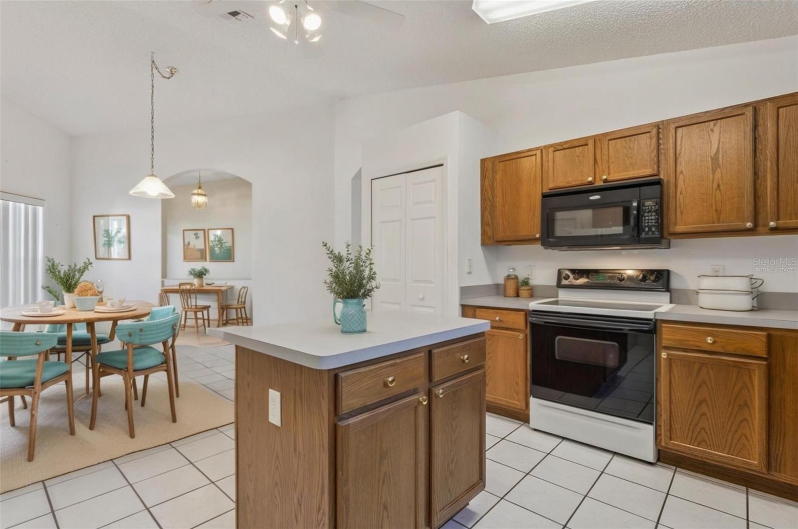 Image 15 of 40 For 4936 Sawgrass Lake Circle