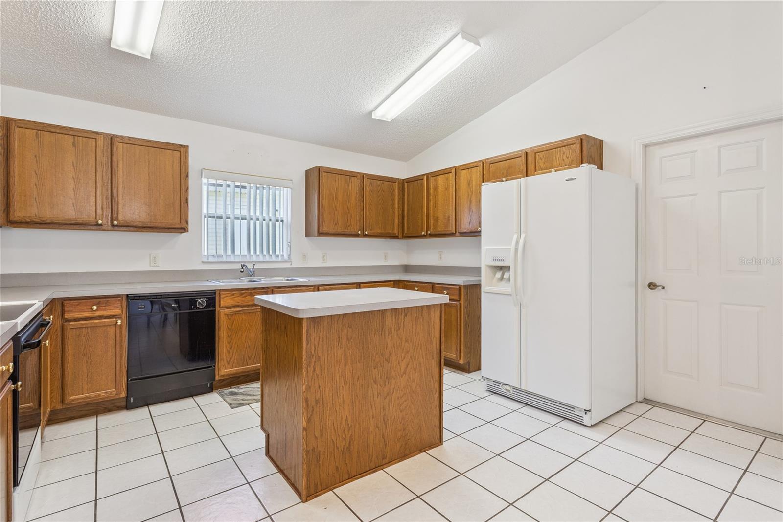 Image 17 of 40 For 4936 Sawgrass Lake Circle