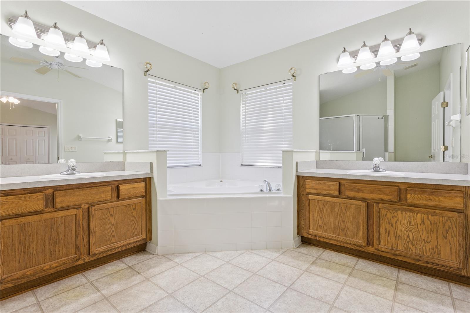 Image 22 of 40 For 4936 Sawgrass Lake Circle