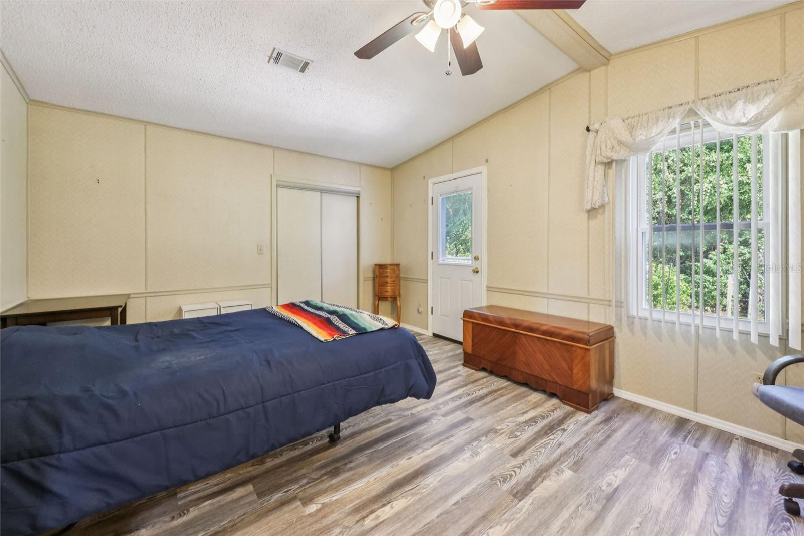 Image 29 of 48 For 430 Tarrson Boulevard