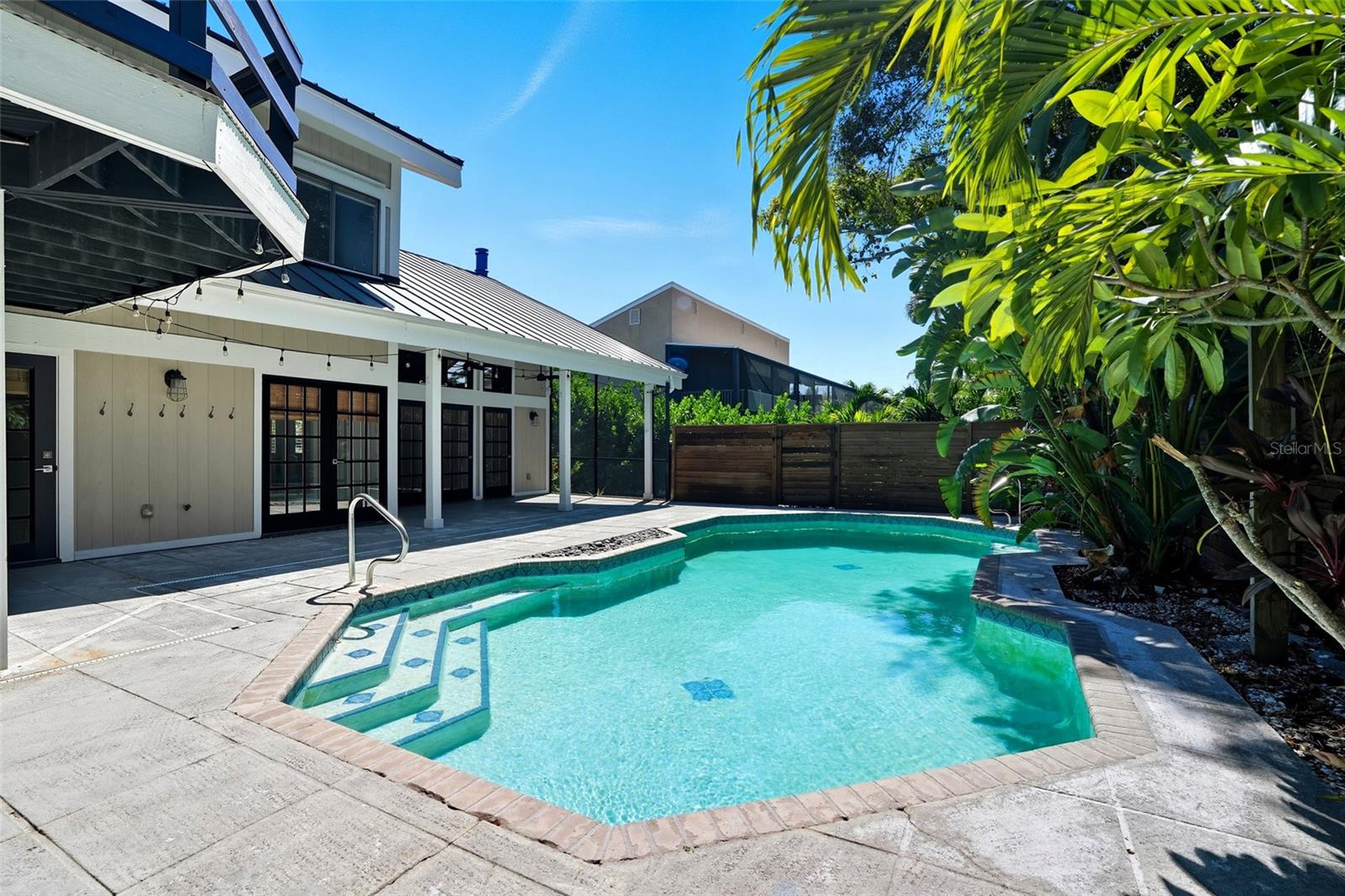 Image 4 of 51 For 330 Prather Drive