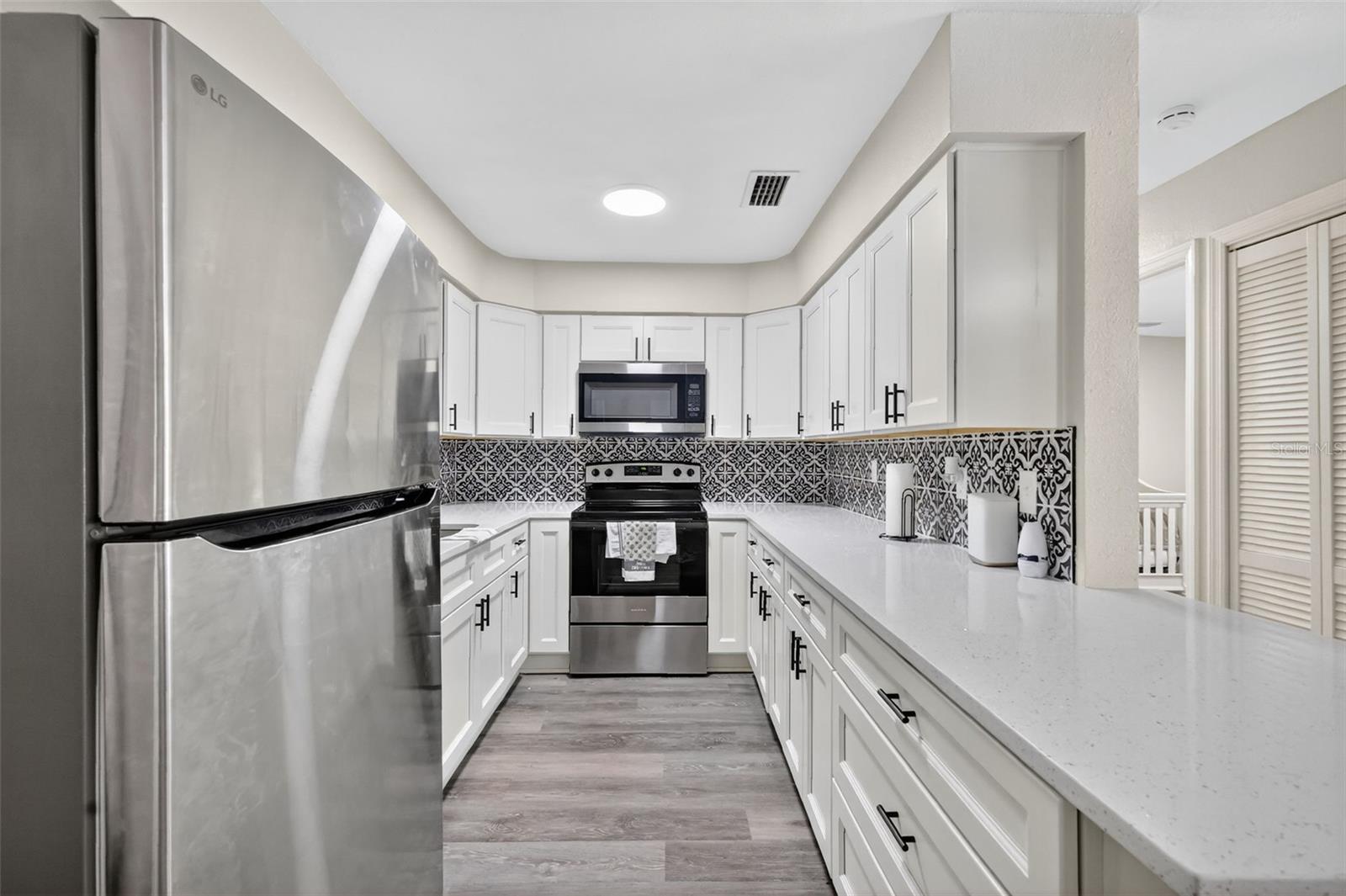 Image 11 of 26 For 1611 Hampton Road