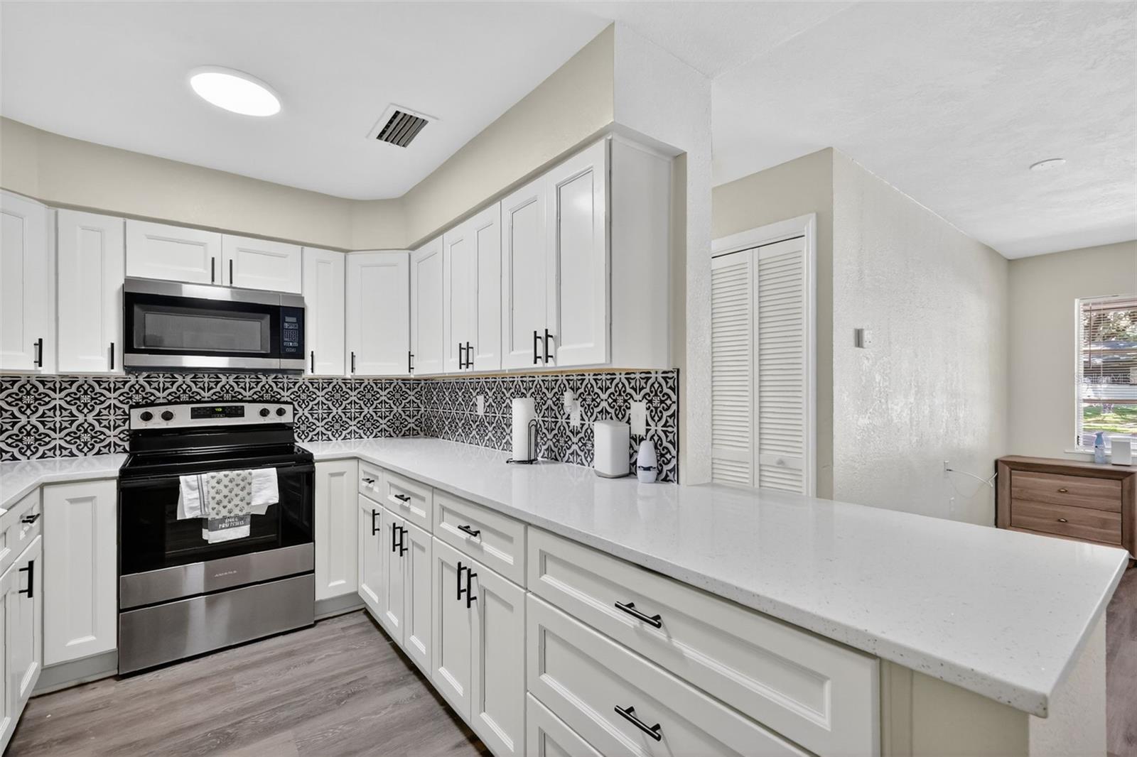 Image 12 of 26 For 1611 Hampton Road