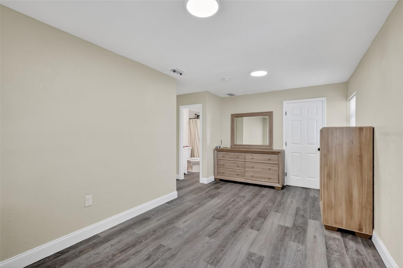 Image 17 of 26 For 1611 Hampton Road