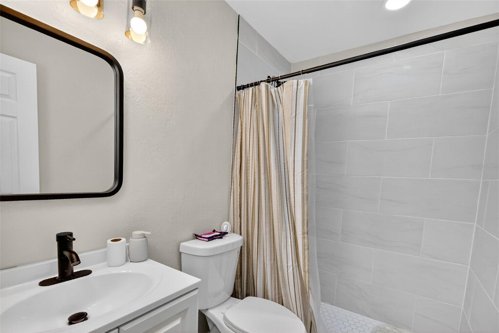 Image 19 of 26 For 1611 Hampton Road