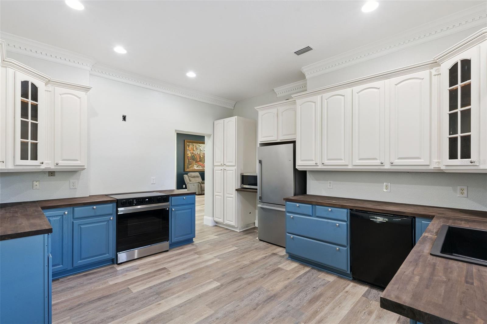 Image 11 of 65 For 11540 Mattioda Road