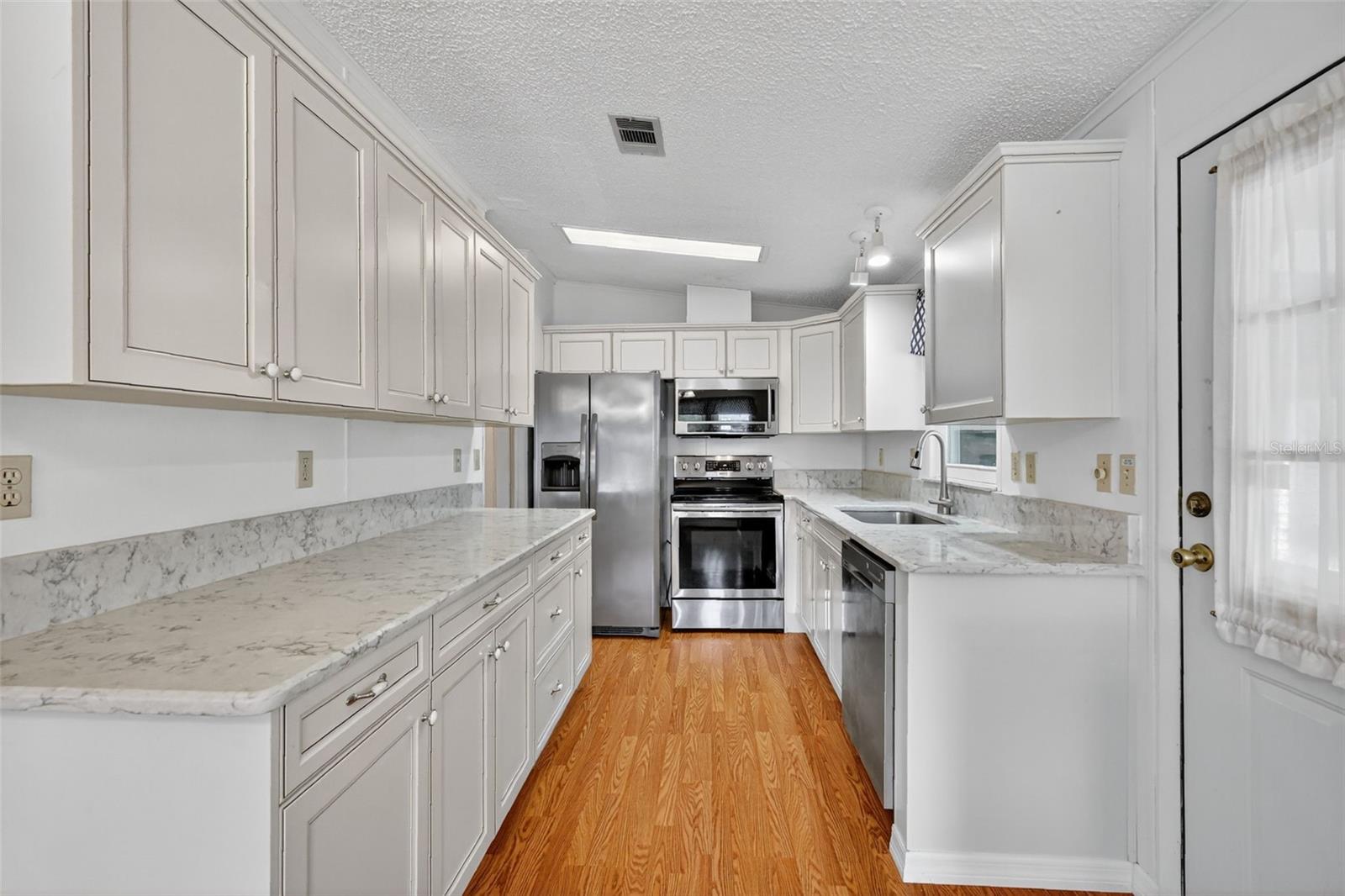 Image 13 of 35 For 3324 Myakka River Road