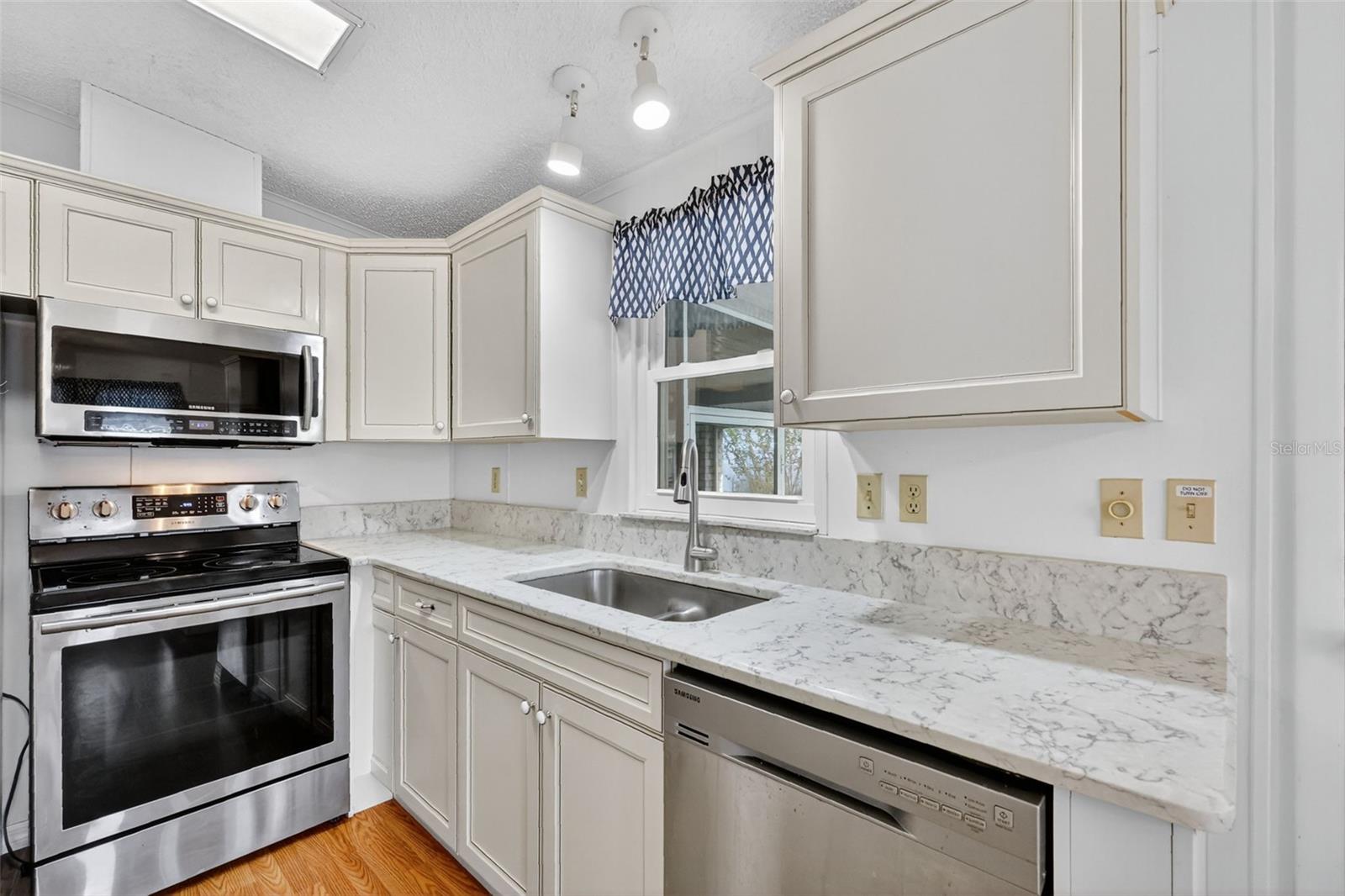 Image 16 of 35 For 3324 Myakka River Road