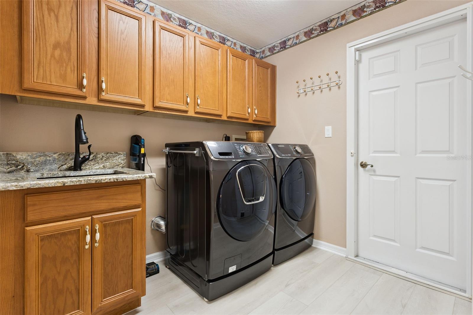 Image 15 of 34 For 25633 Laurel Valley