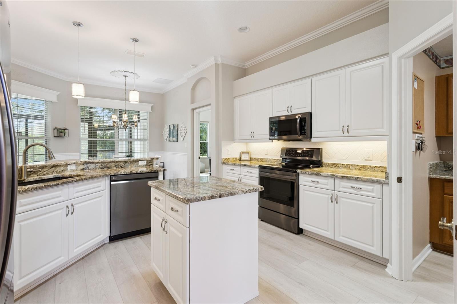 Image 4 of 34 For 25633 Laurel Valley