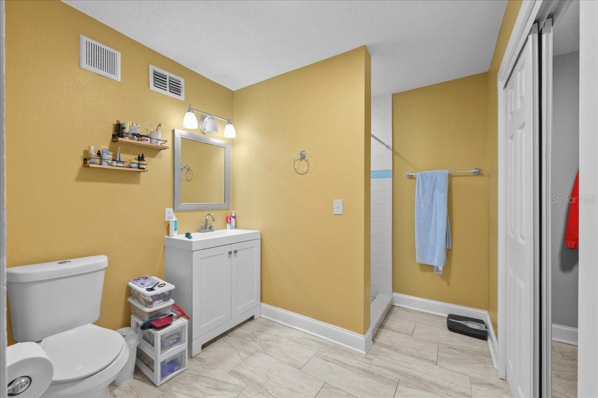 Image 23 of 26 For 2262 Bayview Road