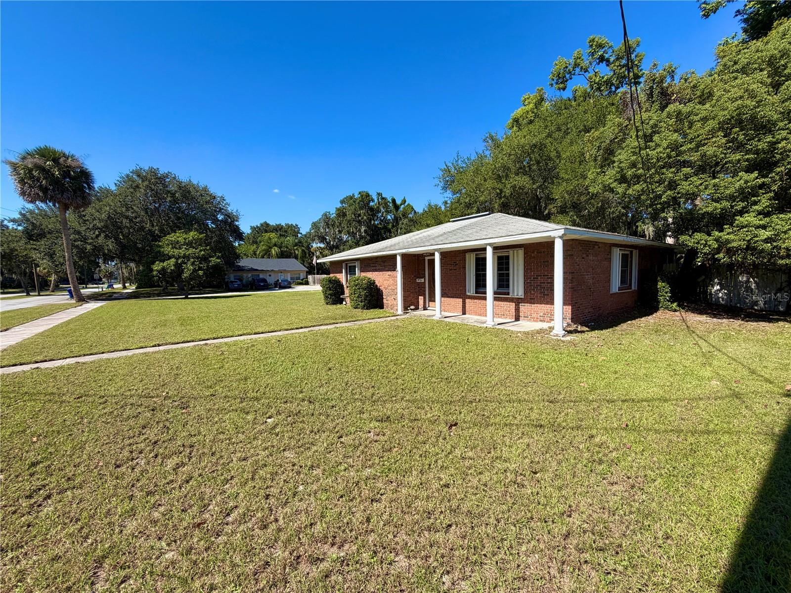 Image 2 of 45 For 208 Palm Way