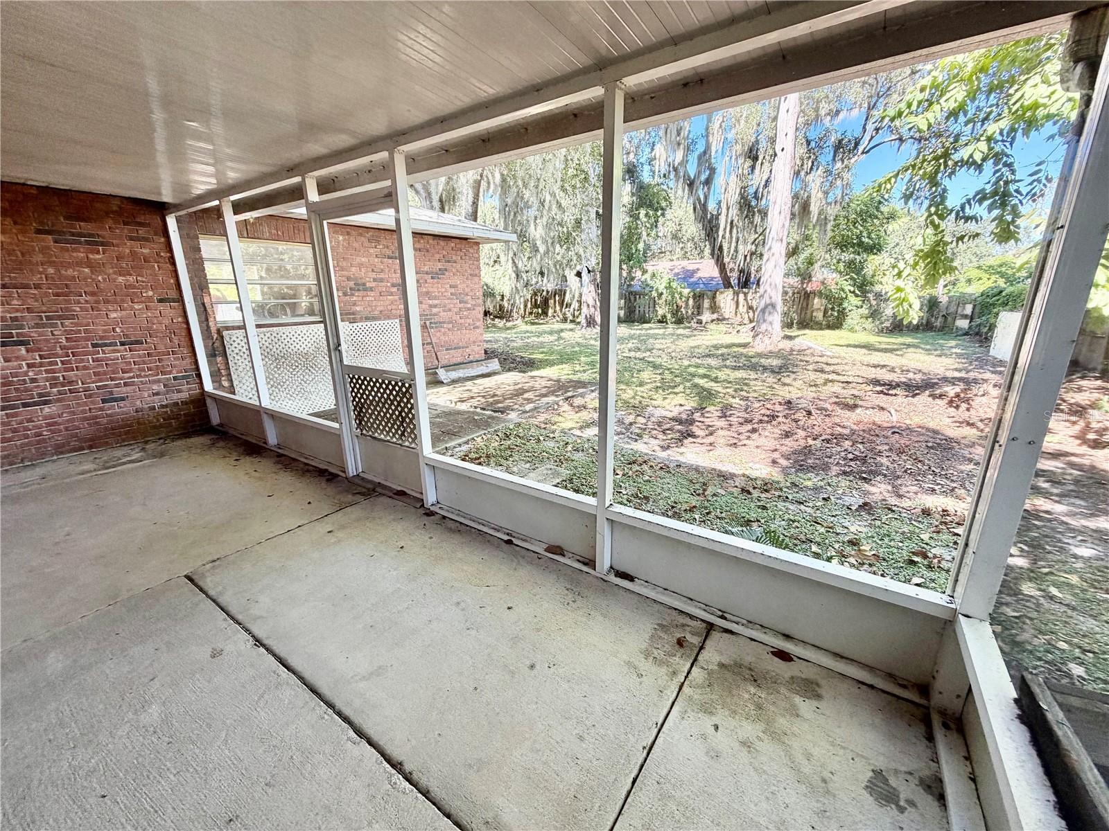 Image 32 of 45 For 208 Palm Way
